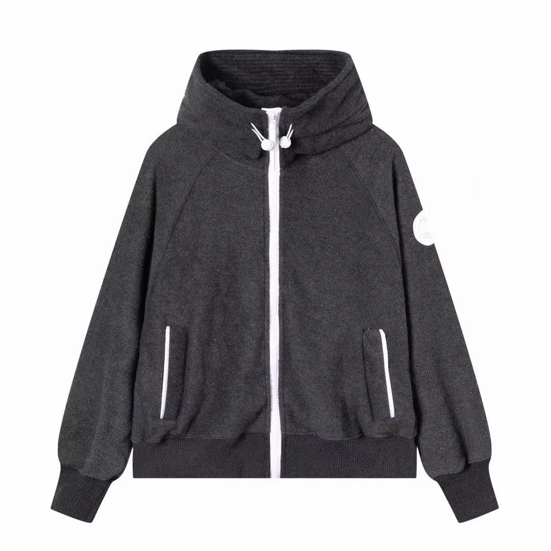 P600 Big Goose Wool Fleece Sweatshirt 7102w1 [Light Gray] Canada Goose Canada Goose Chilliwack01 hooded wool fleece long-sleeved bomber jacket #Canada Goose/Canada Goose Chilliwack Wool Fleece Bomber Jacket Big Goose Canada goose Chilliwack Fleece Bomber HUMANATURE, Canada Goose limited white label wool fleece jacket. This aviator👩‍✈️fleece jacket🉑️ is really pretty. It seems that light gray is not a color that is sold in every country. I like the 🐹 white label, it is really high-end ✌️ soft and comfortable, not heavy. Buyers who like it quickly plant their seeds😈This one is out of stock, and it took less than 4 months to customize the original version. Perfect reproduction. Color: Quarry Gray Light Gray Based on repurchase experience, it is recommended to go up one size Size: S M L XL